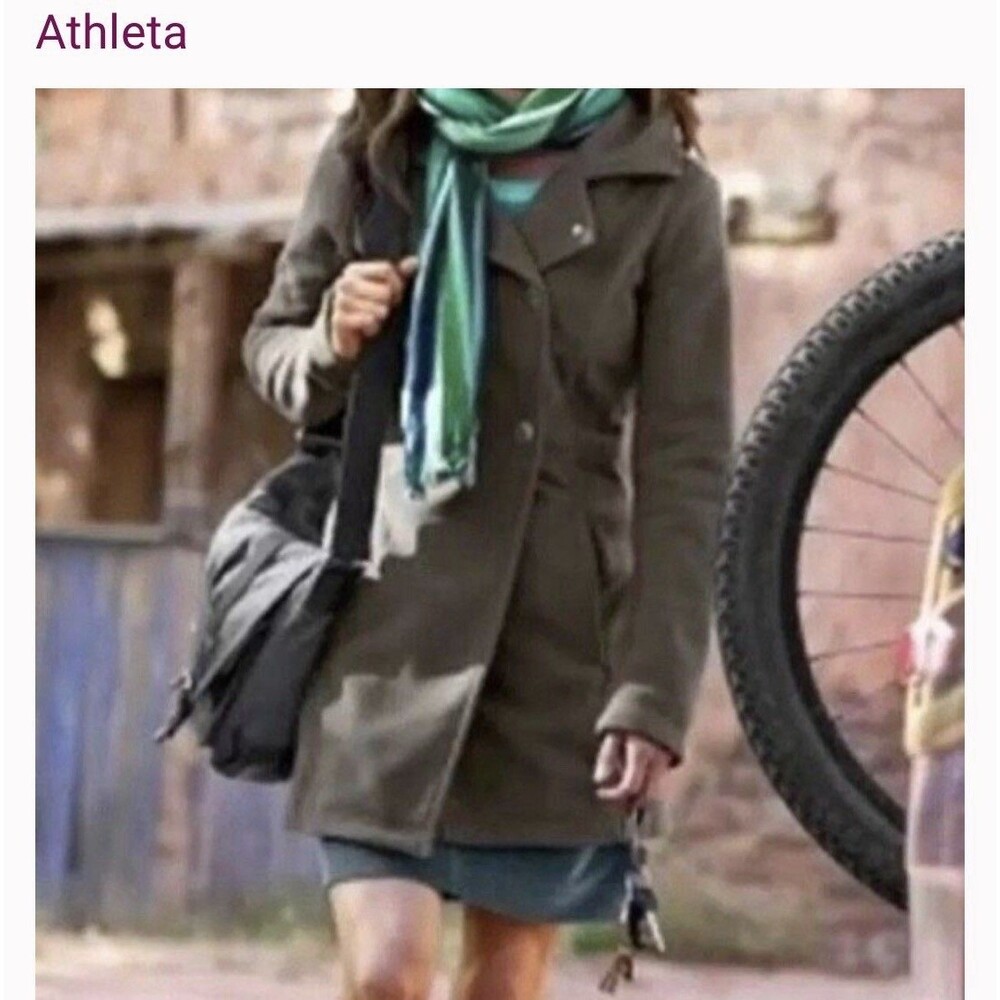 Athleta Double Breasted Switchback Fleece Tan Pea Coat Medium Snap Close